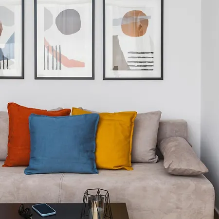 Retro In The Center By Binobi!