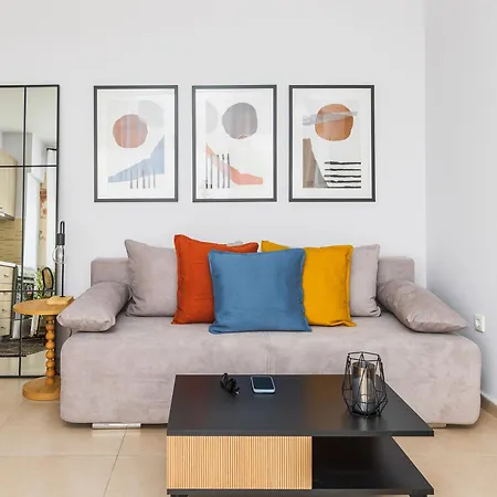 Retro In The Center By Binobi! Salonic